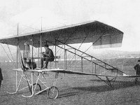 Polijetanje prvoga hrvatskog zrakoplova konstruktora S. Penkale, pilot D. Novak, na uzletištu kraj potoka Črnomerca 1910. godine